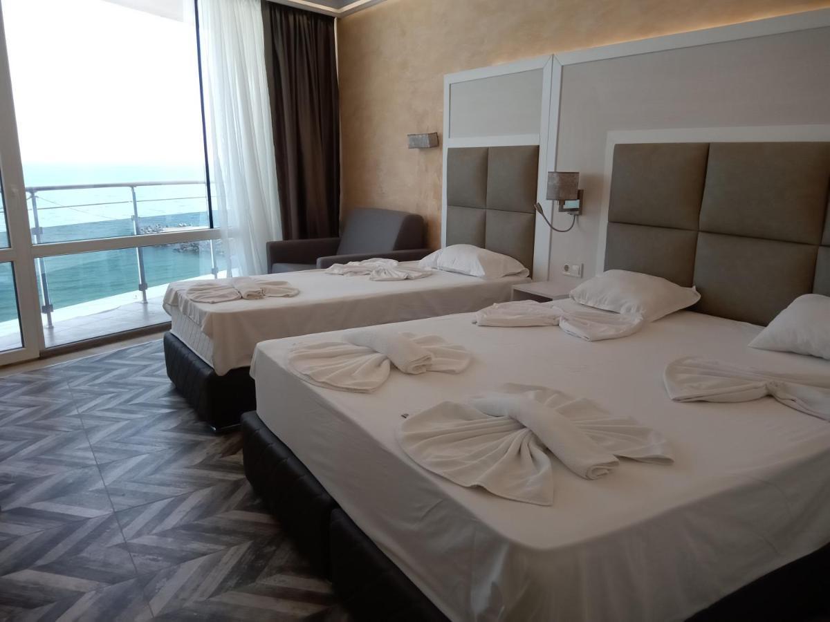Sea View Triple S B Apartment เปาโมเรีย ภายนอก รูปภาพ